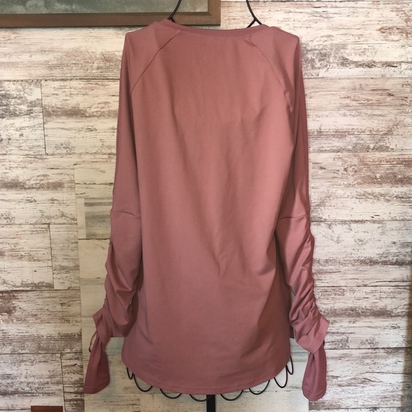 Fabletics Cashel Long Sleeve Shirt Adjustable Ruched Sleeve Orchid Pink Medium - Picture 8 of 9